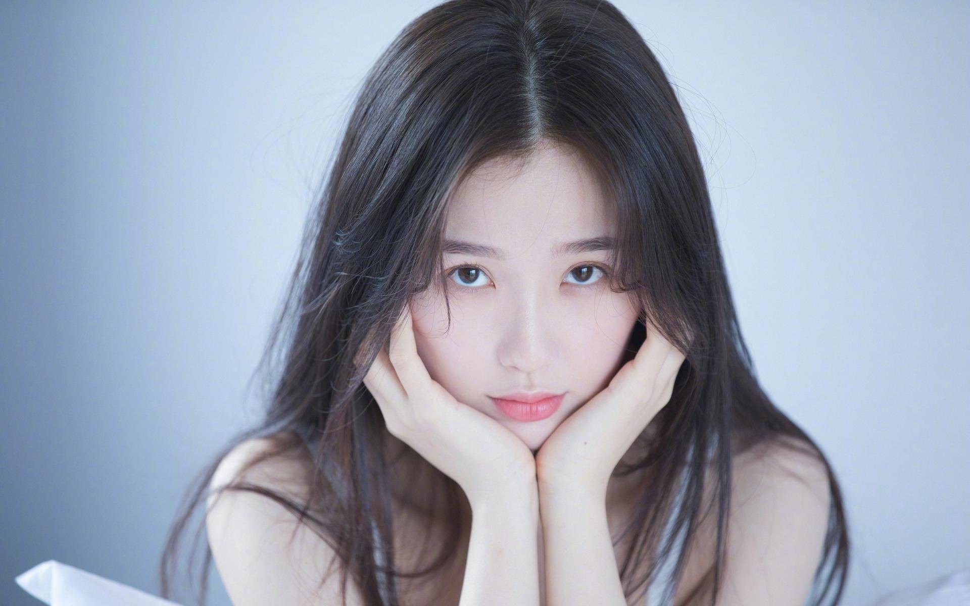 AYX SPORTS-中国男篮锋线组合崭露头角 攻防兼备引关注，中国男篮中峰