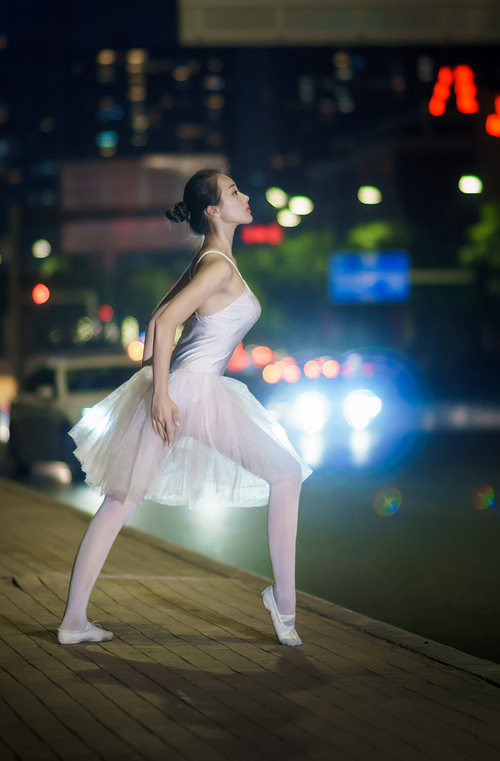 爱游戏体育平台-亚冠联赛国足夺冠 球迷情绪空前高涨，亚冠中国足球